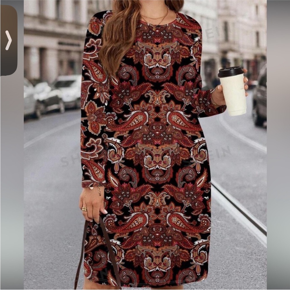 Emery Rose Paisley Long‎ Sleeve Dress